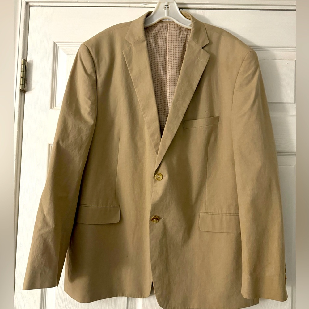 Khaki Sports Coat
Lightweight and perfect for spring